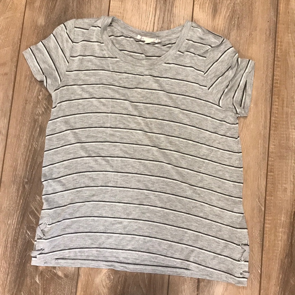 T-shirt Large. Grey with black stripe. Braided